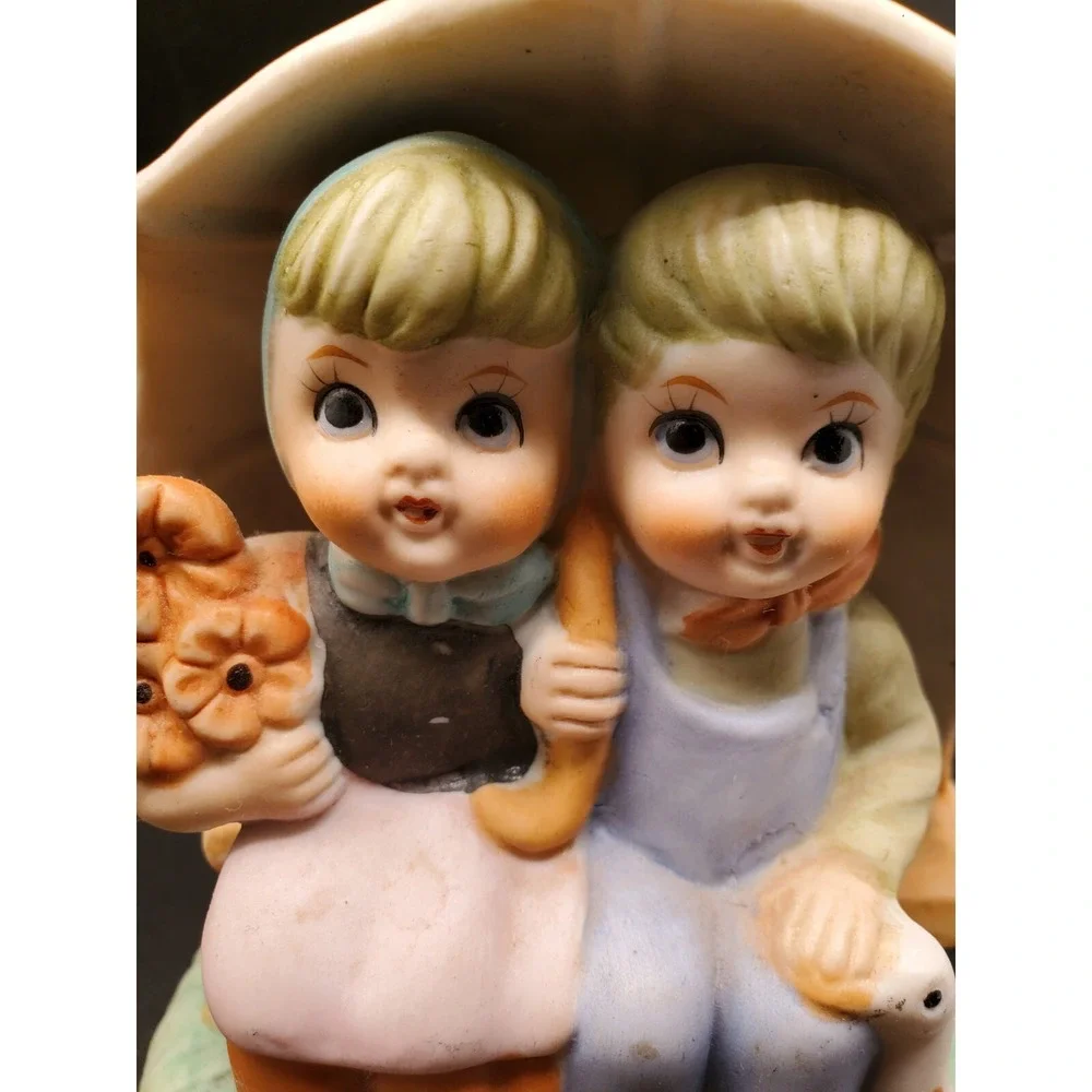 Vintage Porcelain Kids Umbrella Wind-up Music Box Musical Raindrops Keep Falling